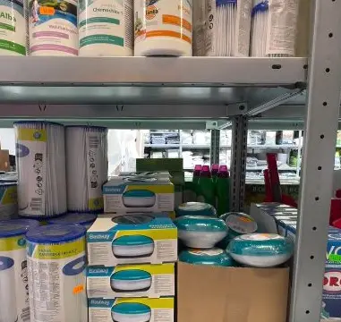 Artykuły do ogrodu — kadr z filmu TEWAR